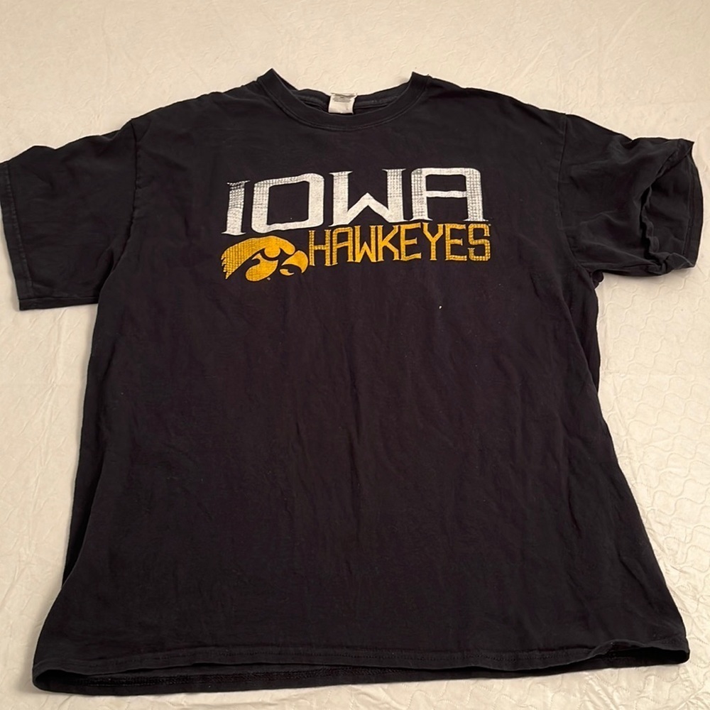 Gildan University of Iowa Hawkeyes black short sleeve logo t-shirt